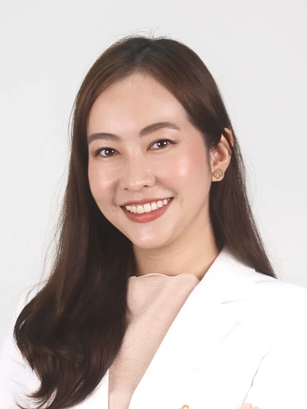 ทันตแพทย์หญิง ณันธรีดา พงษ์พานิช